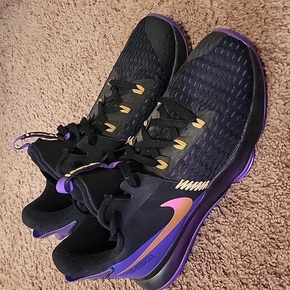 Nike LeBron Witness 5 - Picture 1 of 7